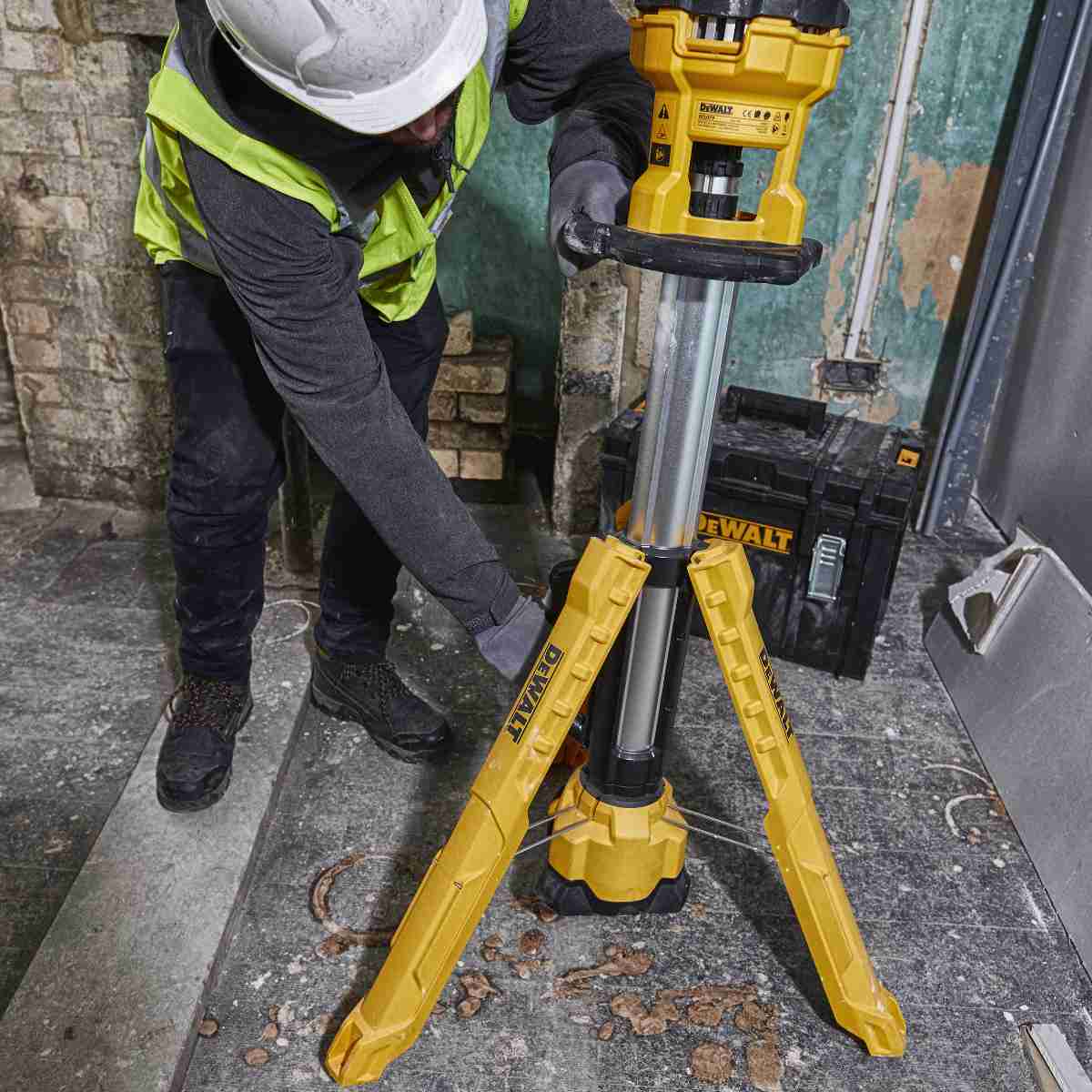DEWALT 18V LED Tripod Light | DCL079