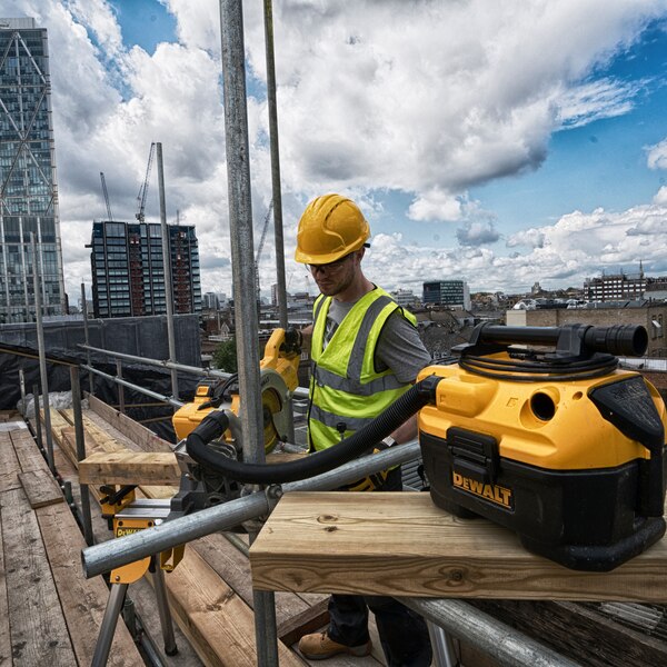 DEWALT 18V or 54V Flexvolt Wet and Dry Vacuum | DCV584L-QW